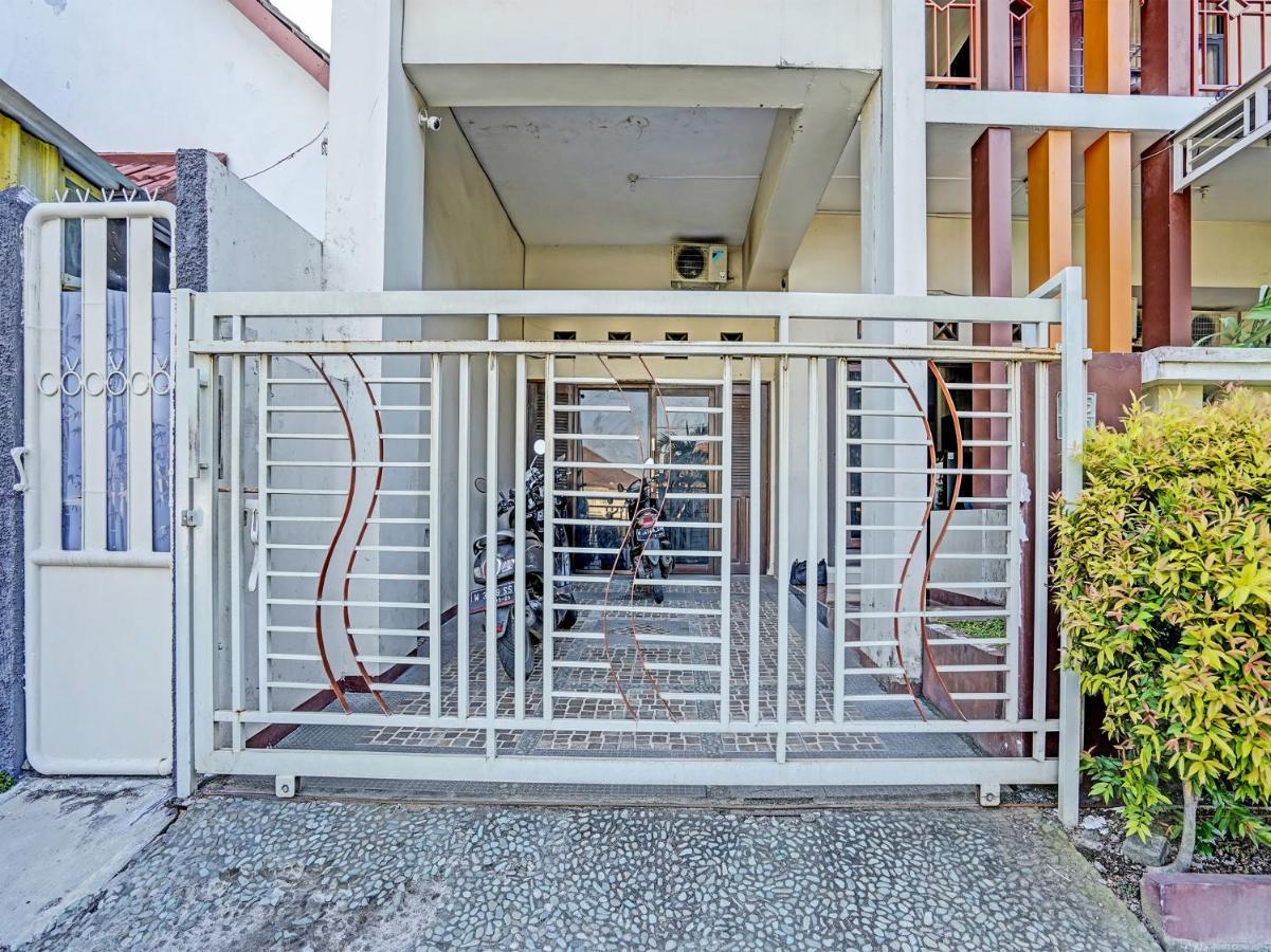 Oyo 91587 Griya Buah De5 Syariah Otel Sidoarjo Dış mekan fotoğraf
