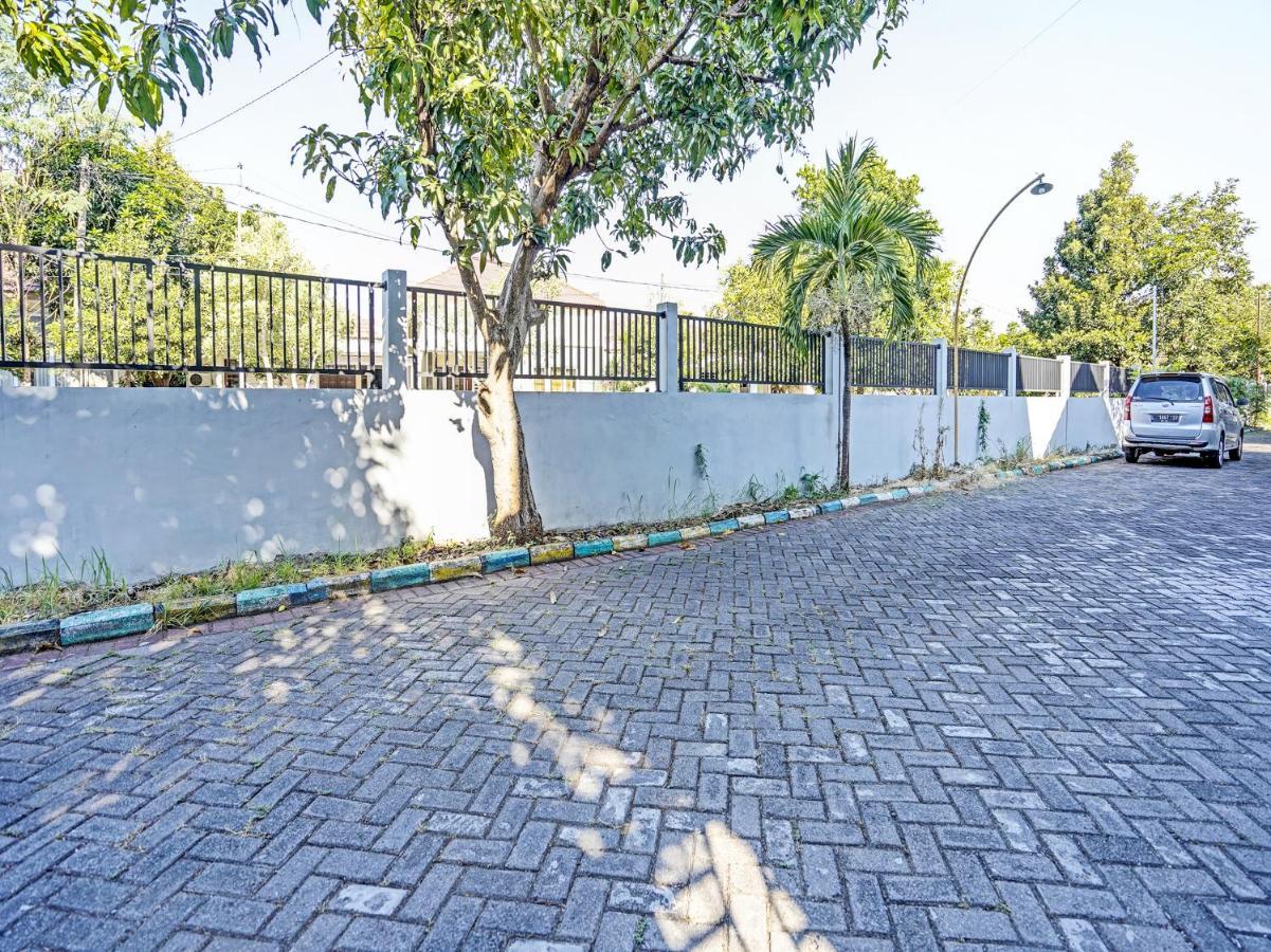 Oyo 91587 Griya Buah De5 Syariah Otel Sidoarjo Dış mekan fotoğraf